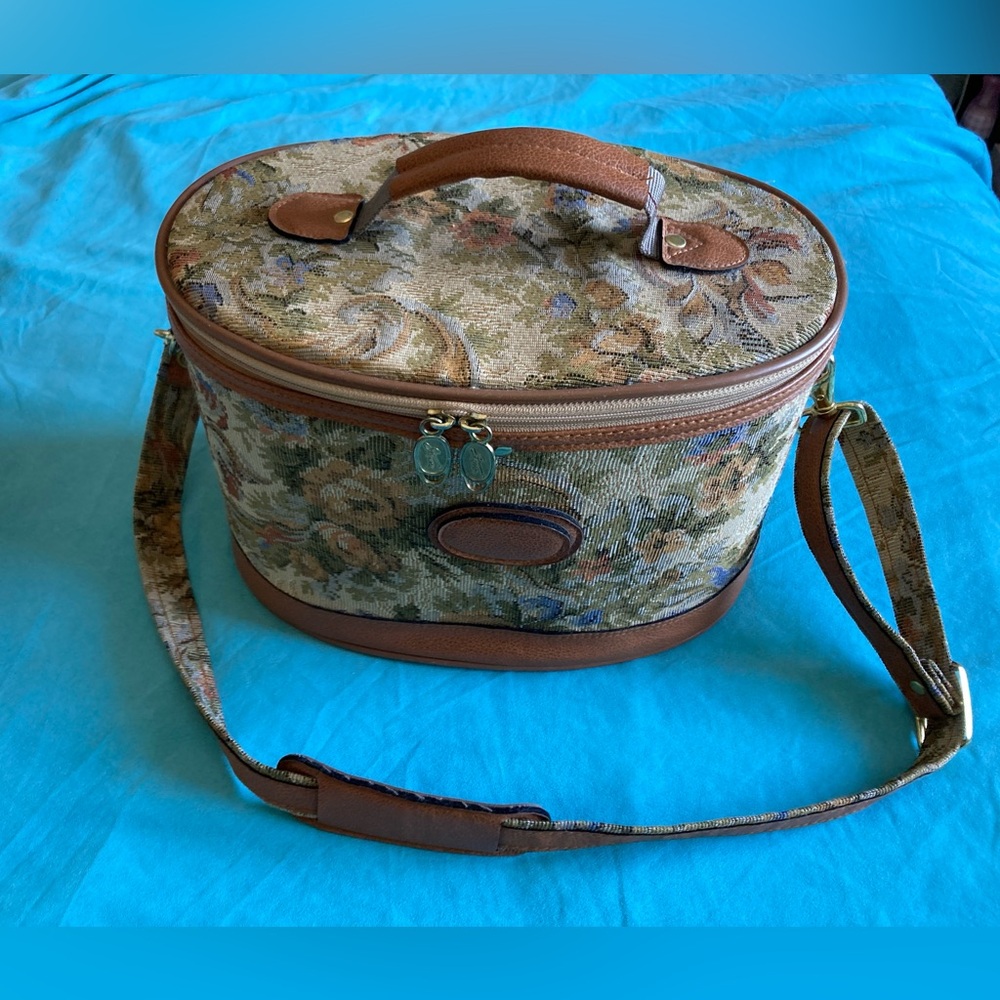 Vintage Floral Tapestry Skyway Carryon Cosmetic Train Case EUC